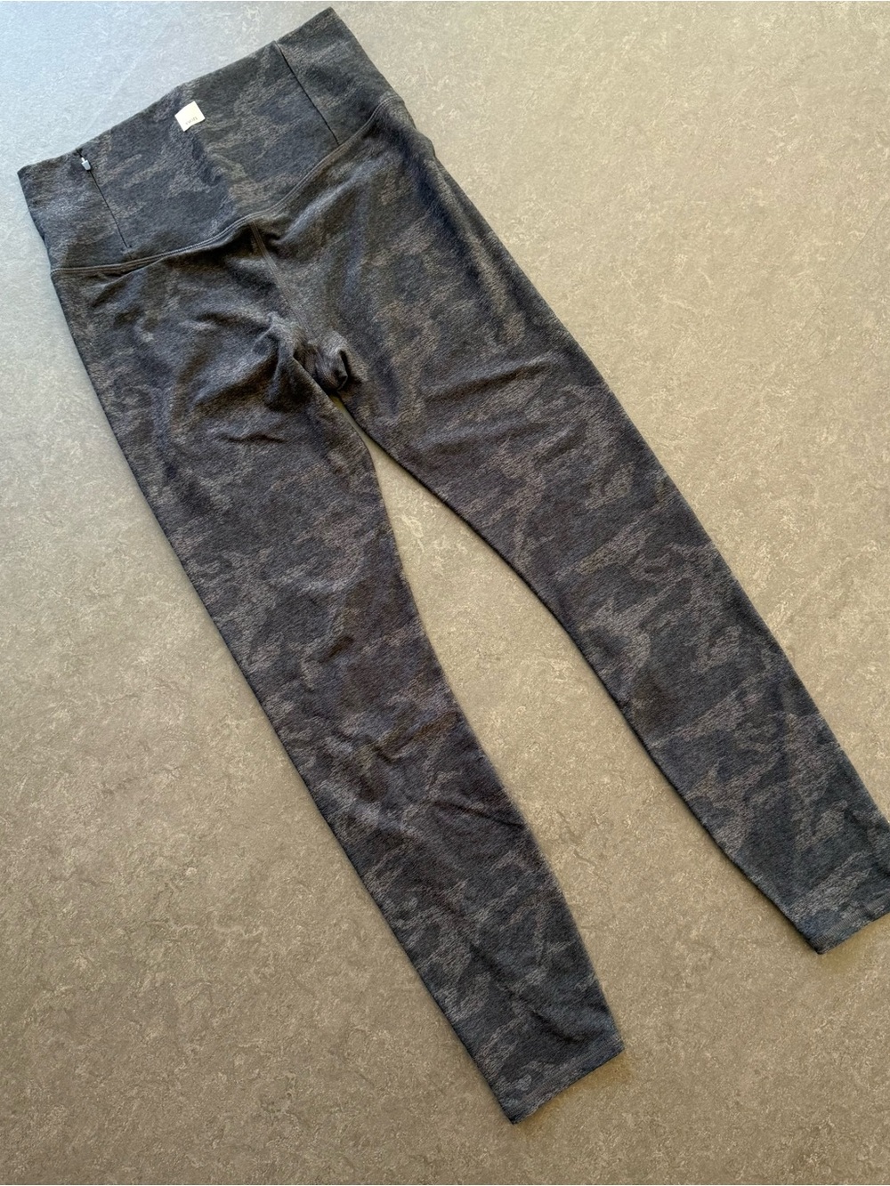 Vuori Clean Elevation Charcoal Camo High-Waist Seamless Leggings - Picture 2 of 6